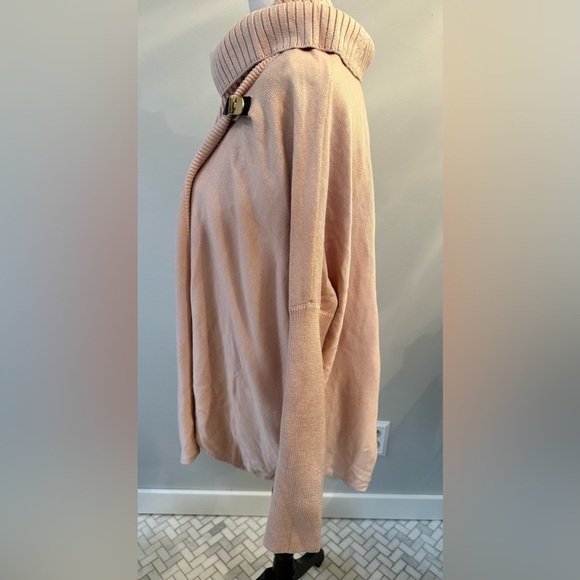 Calvin Klein sweater pink cape style sweater with buckle clasp - Picture 3 of 5